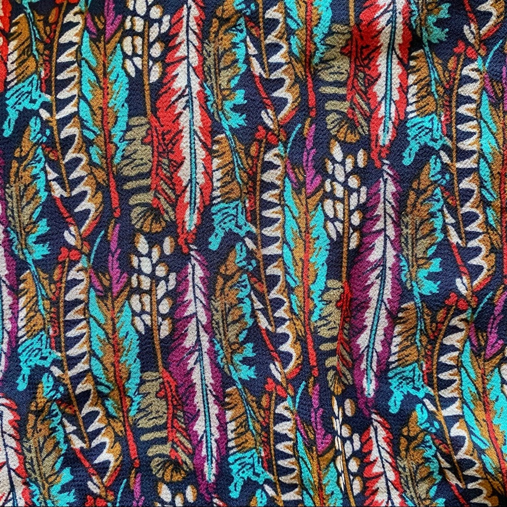 Feather pattern pull-over blouse - Picture 7 of 8
